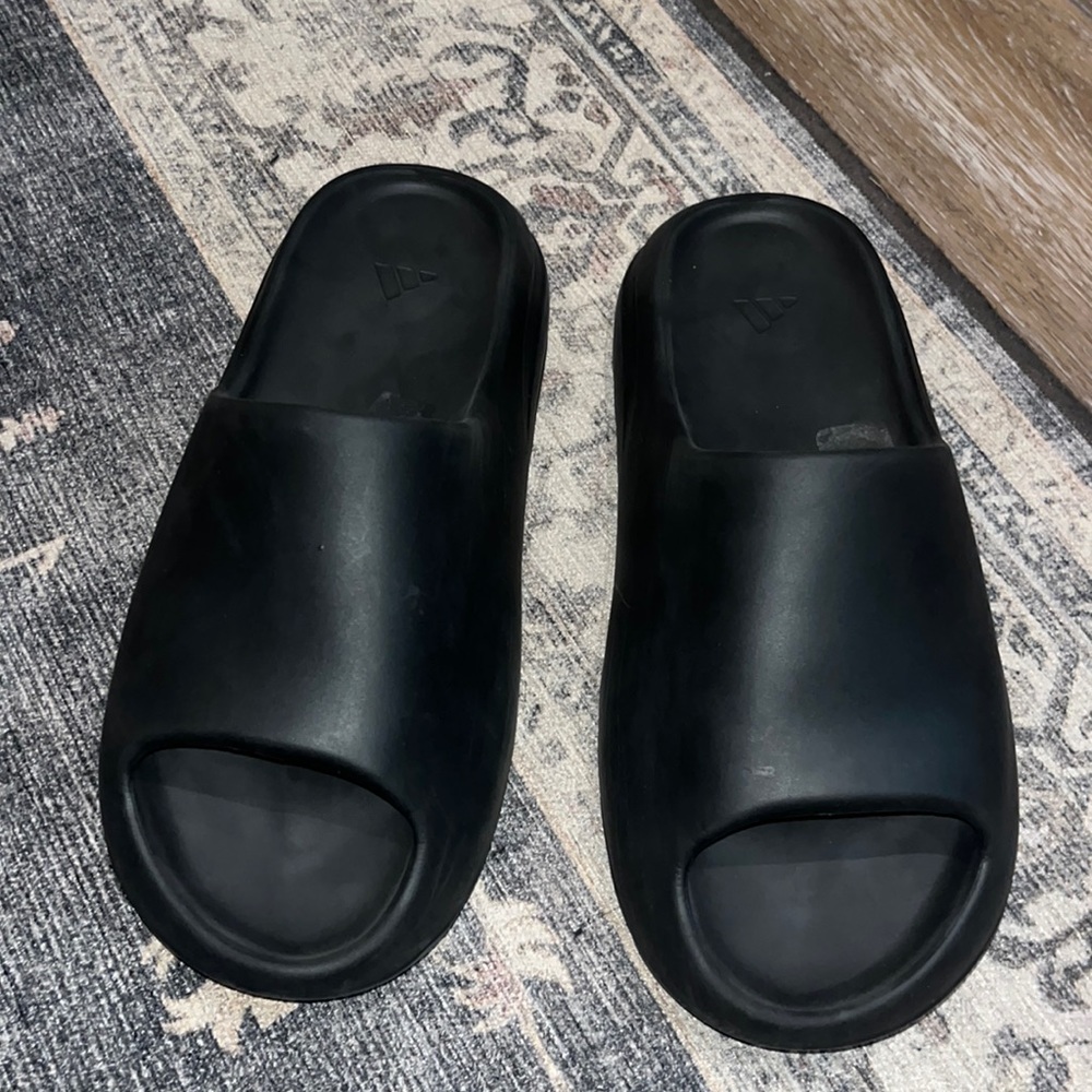 Adidas Yeezy slides